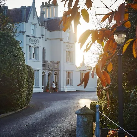 The At Ballykealey Hotell *